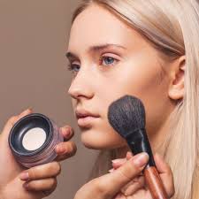 12 makeup tricks that slim your face