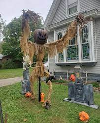 10 halloween scarecrow decorations for