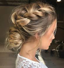 Simple straight hairs always look decent as well as stylish at the same. 25 Beautiful Wedding Guest Hairstyle Ideas 2021 Sheideas