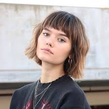 Simple layers or waves can keep your hairstyle without mess and make you you can add volume to the sides of your face with layers, or get deep fringes to look cool and trendy. 55 Hot Short Bobs With Bangs Haircuts And Hairstyles For 2020
