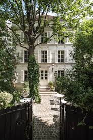 10 secret gardens to discover in paris