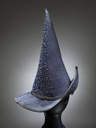 hat worn by idina menzel as elphaba in