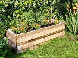 upcycle pallets in your garden