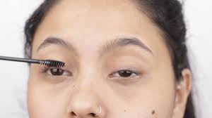 3 ways to prevent mascara from smudging