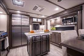 rear kitchens in fifth wheels