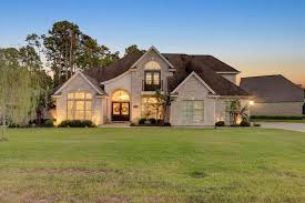 homes with pool in lumberton