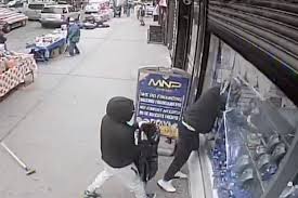 robbers steal 20k worth of jewelry in nyc