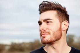 Dikdörtgen yüzlü erkeklerde ise yuvarlak yüzün tam tersi olarak çenede yüzün diğer sakal olan bölgelerine göre az veya kısa sakal modelleri yakışacaktır. Biyik Ve Sakal Modelleri Ile Yeni Tarzlar Iyi Hisset