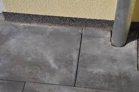Beton als baumaterial wird häufiger genutzt, sofern es um die einrichtungstrends geht. Kalkausbluhungen Auf Terrassenplatten Hilft Salzsaure Gegen Ausbluhungen Hausbau Blog