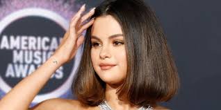 The transformation comes just hours after she teased black bangs in her instagram story. Selena Gomez Went Blonde In April 2021