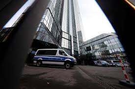 Viimeisimmät twiitit käyttäjältä deutsche bank (@deutschebank). Deutsche Bank S Frankfurt Hq Searched In Panama Papers Probe