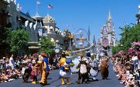 Resultado de imagem para 1971 - O Walt Disney World é inaugurado em Orlando, Flórida.