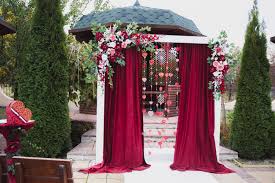 O roxo é a cor das noivas que querem uma decoração fashion , porém, sem perder o romantismo nos pequenos detalhes. Paleta De Cores Marsala E Verde Psiu Noiva