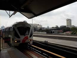 The lrt kelana jaya line (laluan kelana jaya) is a light rapid transit train route operated by rapid rail that is part of the klang valley integrated transit system running through kuala lumpur the whole journey from end to end takes a total of one hour and 25 minutes and covers 37 stations. Treno In Arrivo Picture Of Lrt Kelana Jaya Line Kuala Lumpur Tripadvisor