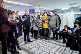 Alegerile prezidențiale din r.moldova au loc pe 1 noiembrie 2020, pe fundalul pandemiei de coronavirus care își lasă urmele asupra organizării și eventual, a participării. Moldova Presidential Election Heads For A Second Round Voice Of America English