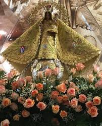 Carmen, la señora que viste a la Virgen de la Caridad de Miami