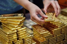 Gold holds above $1,800 mark on inflation worries | Arab News