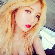 4minute's hyuna who is well known for her trademark blonde hair recently transformed her image as she dyed her hair dark. Which Idol Looks Best With Blonde Hair K Pop Amino