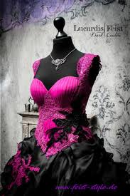 Ein schickes lila hochzeitskleid ist der traum vieler jungvermählten. Schwarzes Brautkleid Lucardis Feist Extravagante Brautmode Hochzeitsanzuge Und Ausgefallene Gehrocke