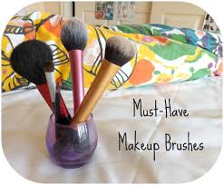 5 must have makeup brushes you need in