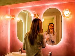 You'll love these 45+ beautiful tips and ideas for styling an inspiring makeup vanity that is uniquely yours, whether your style is simple or modern. The Best Lighting For Makeup Application