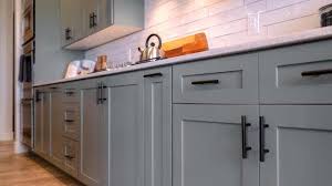s and pulls on kitchen cabinets