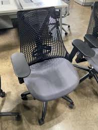 Our used office furniture clients reward themselves and the environment as they make used office furniture a part of their plan for furnishing their dallas office. Used Herman Miller Office Furniture In Dallas Texas Tx Furniturefinders