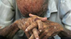Resultado de imagem para Imagens de idosos miserÃ¡veis no Brasil