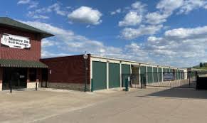 storage units in tiffin ia on village