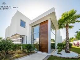 Invierta en propiedades de lujo en marbella, la ciudad más glamurosa de la costa del sol. Casas De Lujo En Venta En Marbella Bhhs Larvia