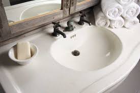 how to get rust off a bathroom sink