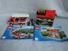 One of the most common creations people build from lego pieces is a house. Lego City Feuerwehreinsatz Mit Brennendem Haus 60003 Ebay