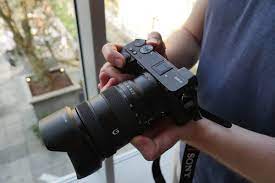 If you're looking for a small, durable camera that packs a lot of punch then the sony a6600 is the camera for you. Sony A6600 Review A Super Speedy Camera