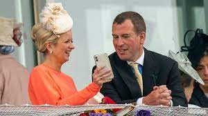 Peter Phillips makes debut with his girlfriend Lindsay Wallace at Epsom  Derby months after introducing her to the Queen - WikiWikipedia.org