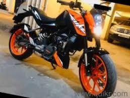 The sculpting on the tank and tail section is very ktm rc 200 has a pure sports riding stance where the rider leans forward on the low handlebar and the footpegs that are set to the rear. Ktm Duke On Loan Quikrcars Kerala