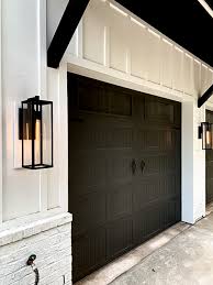 It provides natural lights from the inside, creating warm and rustic image to your house. 7 Common Home Styles Garage Doors To Match