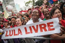 Resultado de imagem para Fotos de Lula livre
