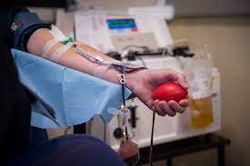 Don du sang: la période d'abstinence imposée aux homosexuels réduite à 4  mois