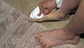 gross smelling feet