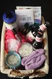 What do you put in a pamper gift basket?