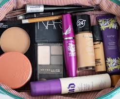 7 travel makeup kit essentials