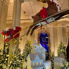 white house christmas decorations 2023