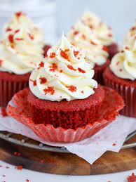 red velvet cupcakes with ermilk