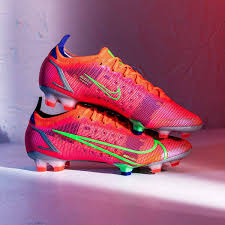 These are definitely the most popular for older players because they offer the best traction. Nike Mercurial Superfly 8 Vapor 14 Spectrum Pack Boots Released Footy Headlines