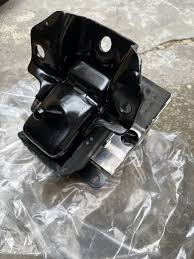 gm chevrolet engine mount 3211 made by