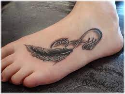 Le tatouage plume et le tatouage infini, une force d'appartenance