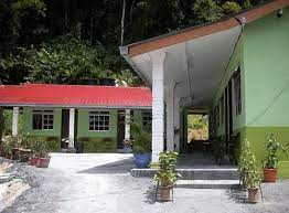 Located at almost 2,000 meters at its highest point, camerons offers visitors a moderate climate with daytime temperatures averaging around 25°c and 18°c at night. 49 Homestay Cameron Highlands Murah Selesa Dan Menarik Cari Homestay