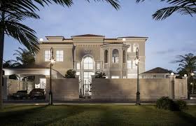 Don't be surprised to see breathtaking views, sparkling pools and marble entryways! Arabic House Designs Pictures