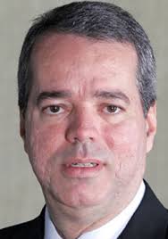 O pernambucano Ricardo Flores toma posse na Previ (fundo de pensão dos funcionários do Banco do Brasil) nesta terça-feira (1º). O fundo, o maior da América ... - 0,,40613667,00
