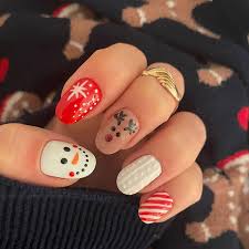 16 festive winter nail designs for